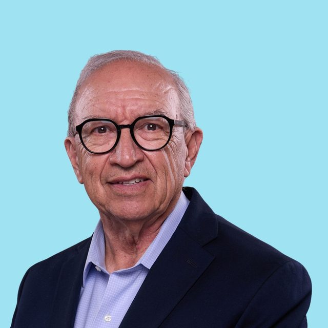 Dr. Roberto Carrillo González